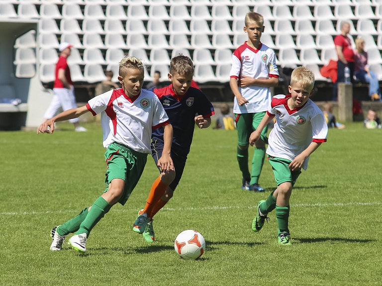 "Liepājas Futbola skola" uz tikšanos aicina audzēkņu vecākus