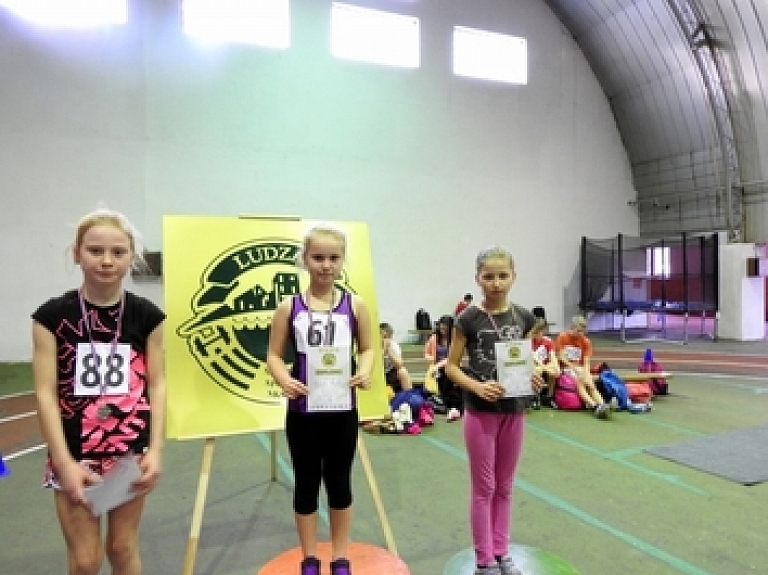 Dagdas jaunie vieglatlēti izcīna augstas godalgas

