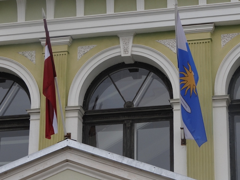 Kocēnu pamatskola saņem dāvinājumu no "Byko-Lat"