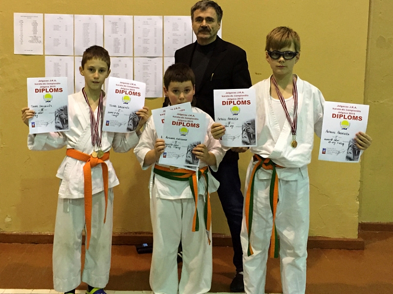 Ogres karatistiem astoņas medaļas Jelgavas čempionātā

