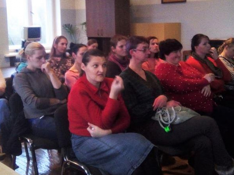Kandavā aizvadīts seminārs māmiņām