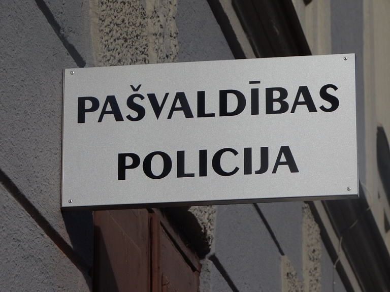 Domēm plāno dot tiesības veidot kopīgas pašvaldības policijas iestādes

