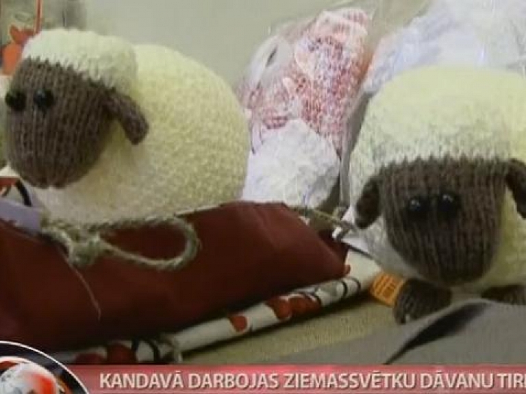 Kandavā darbojas Ziemassvētku dāvanu tirdziņš

