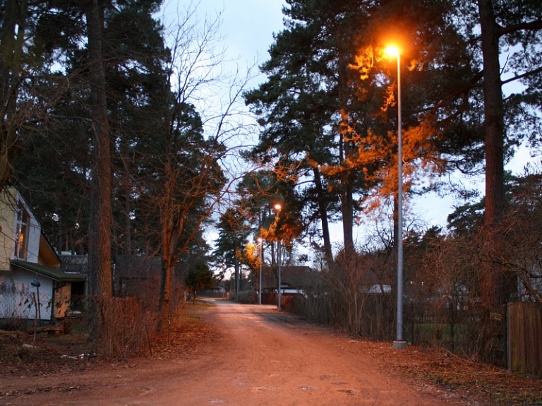 Vairākās Carnikavas novada ielās ierīkots apgaismojums

