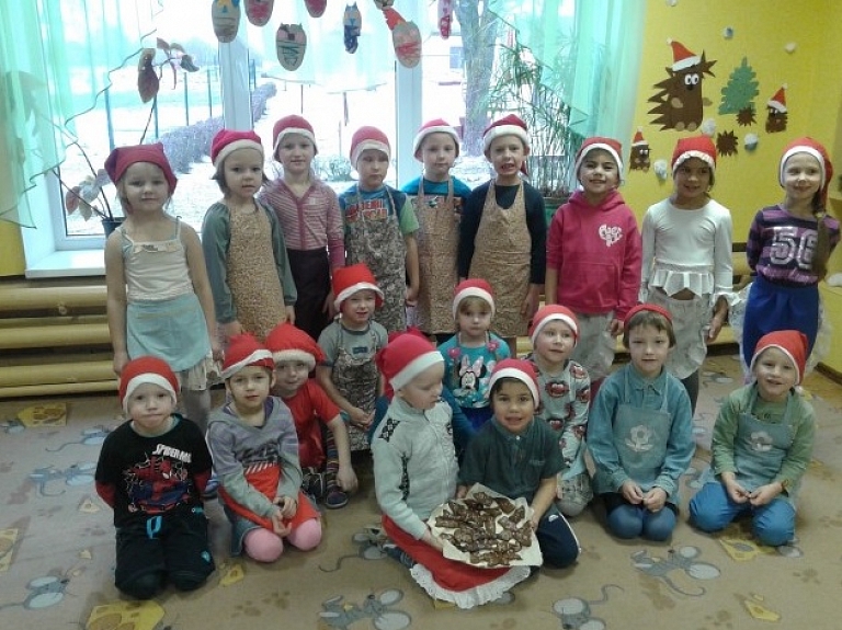 Bērni Tilžas pagastā gatavojas Ziemassvētkiem