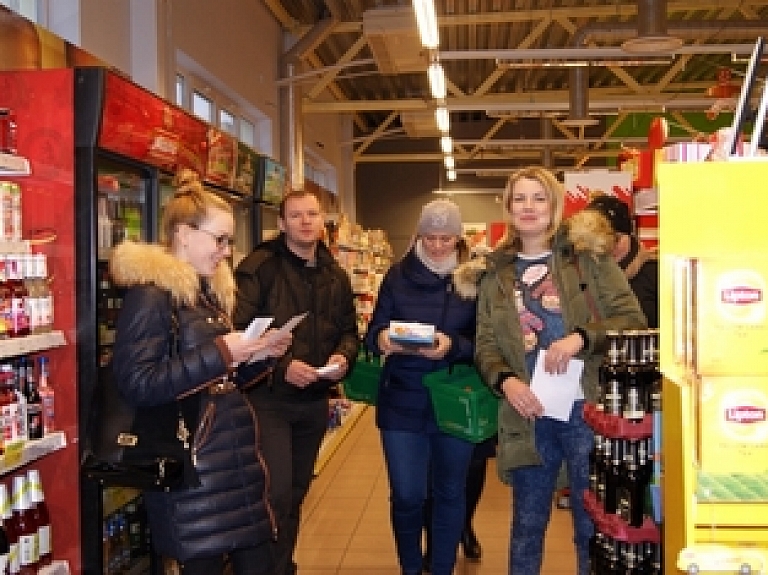 Dagdiešus pārsteidz zibakcija veikalā

