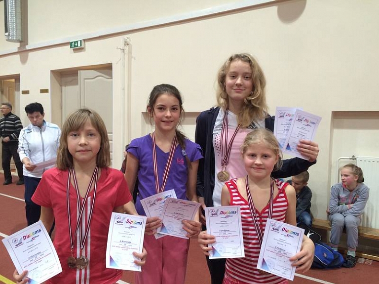 Jaunie vieglatlēti ar panākumiem startē Daugavpilī

