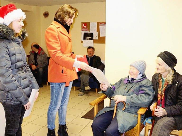 Kārsavieši rada Ziemassvētku noskaņu

