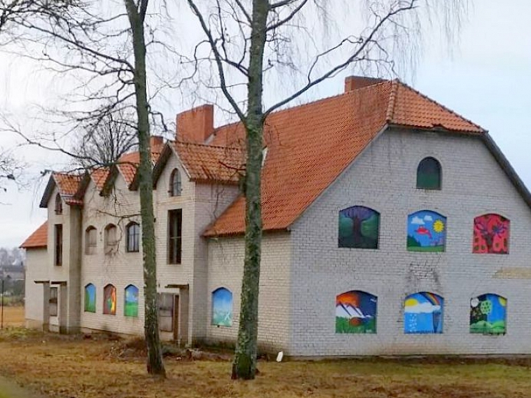 Bērnu mākslas darbi izrotā Rubeni