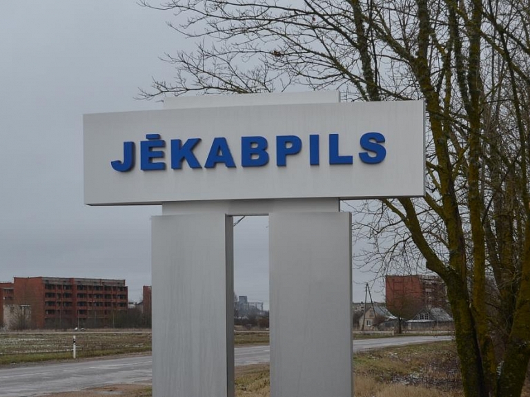 Jēkabpilij jauna robežzīme

