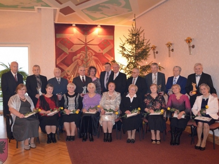 Balvos sumina Zelta kāzu pārus