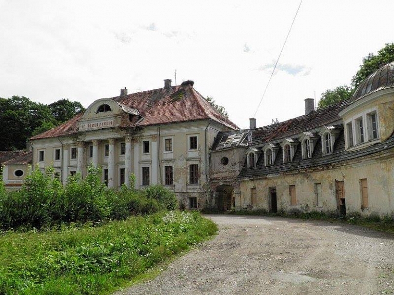 Par 250 000 eiro pārdod vēsturisko Kaucmindes pili

