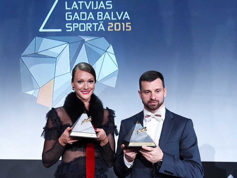 Par Latvijas labākajiem sportistiem nosaukti Dukurs un Ikauniece-Admidiņa

