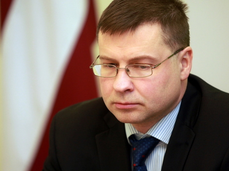 Dombrovskis šogad bijis starp desmit biežāk medijos citētajiem EK kolēģijas darbiniekiem

