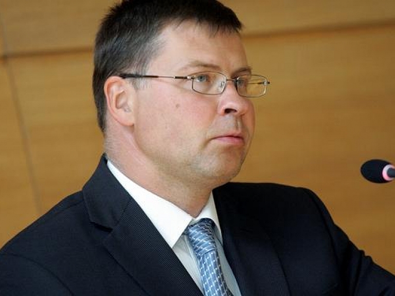 Dombrovskis Ziemassvētkos aicina saglabāt līdzjūtību pret tiem, kuriem klājas sliktāk

