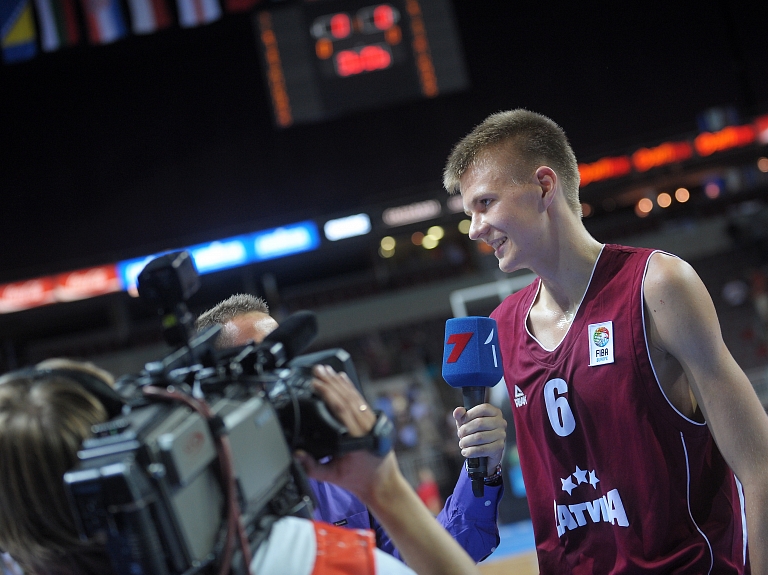Porziņģis pagaidām ieņem astoto vietu NBA Visu zvaigžņu spēles līdzjutēju balsojumā


