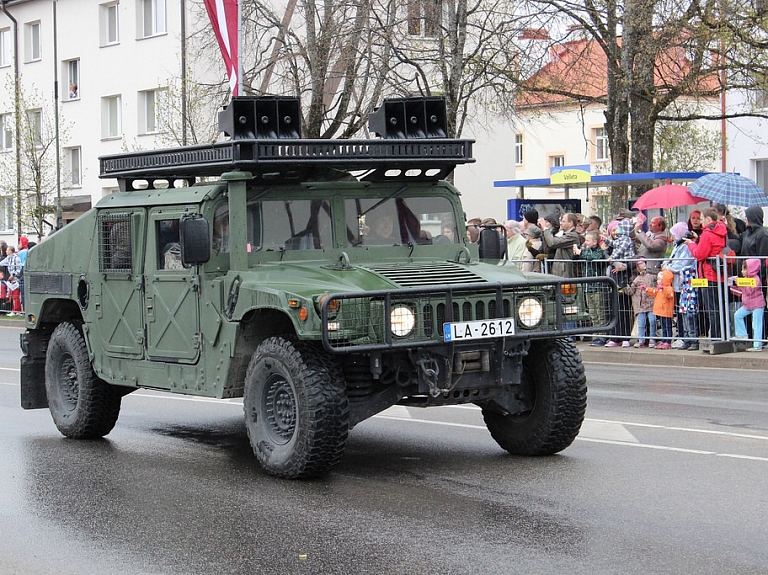 AM nav atmetusi plānu par riteņu bruņumašīnu iegādi

