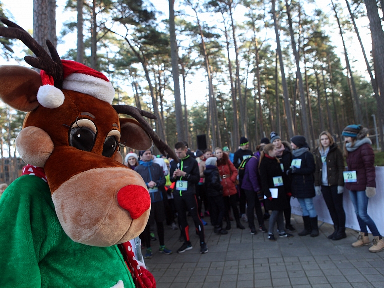 

Jūrmalā aizvadīta krāšņa Ziemassvētku spēle