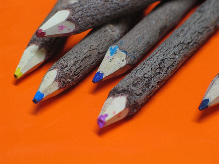 "Darini kalendāru" konkursā uzvar mazā māksliniece no Ludzas