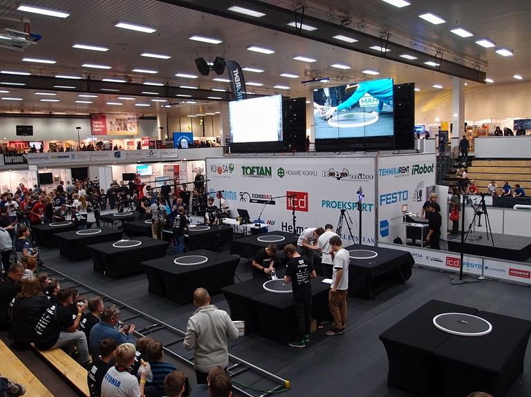 Preilieši veiksmīgi piedalās lielākajās Ziemeļeiropas robotikas sacensībās "Robotex 2015"