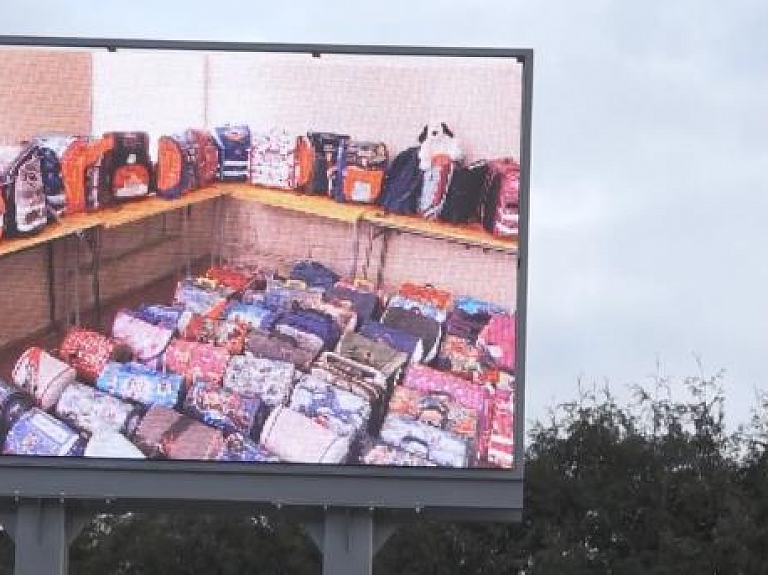 Viesītē Ziemassvētku dāvanu birums

