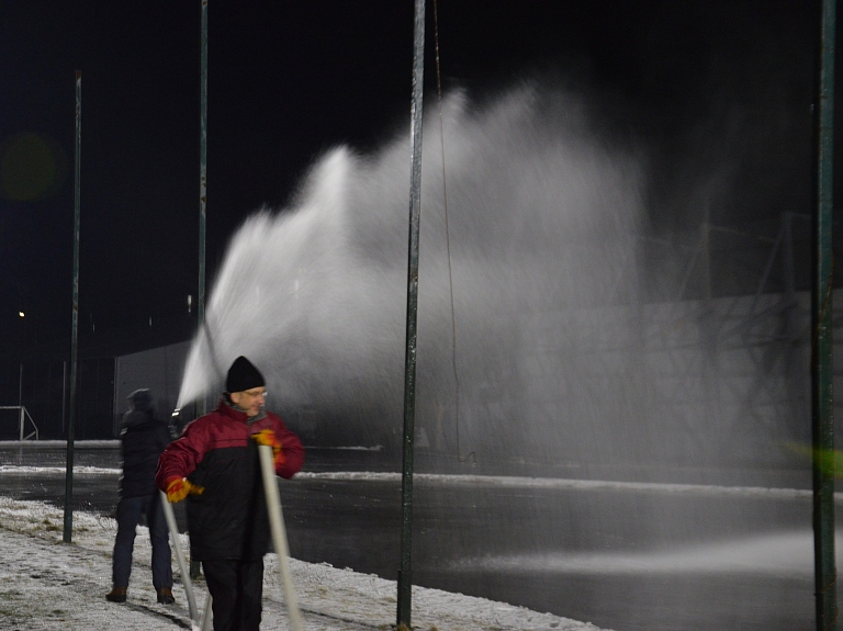 Ādažos darbu sāk āra slidotava