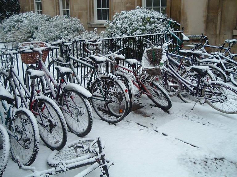 Avārijā traumas gūst velosipēdiste

