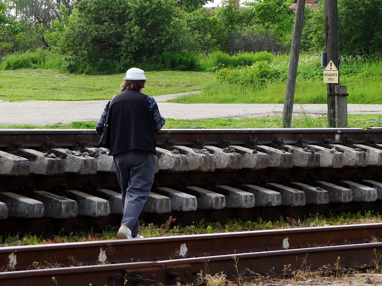 Drošības uzlabošanai dzelzceļa tuvumā Salaspils pašvaldība vēlētos būvēt tuneli, bet tam nepietiek naudas

