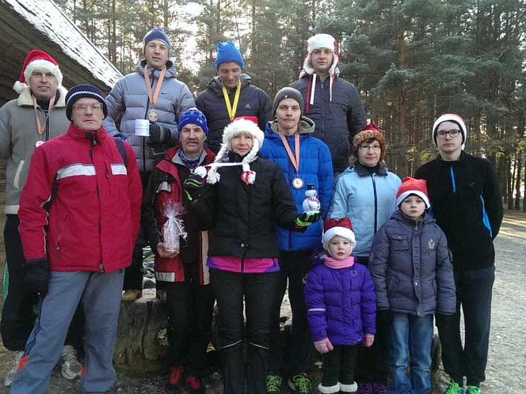 Noslēdzies Vecgada skrējiens Mežaparkā

