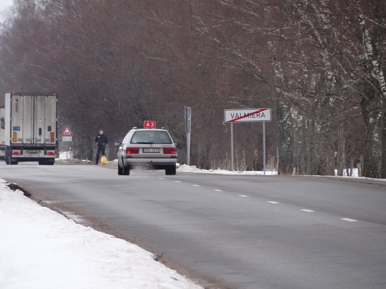 Vidējais braukšanas ātrums uz Valmieras šosejas – 82 km/h

