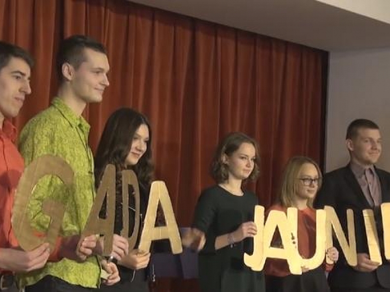 Iecavā sveic novada aktīvākos jauniešus 