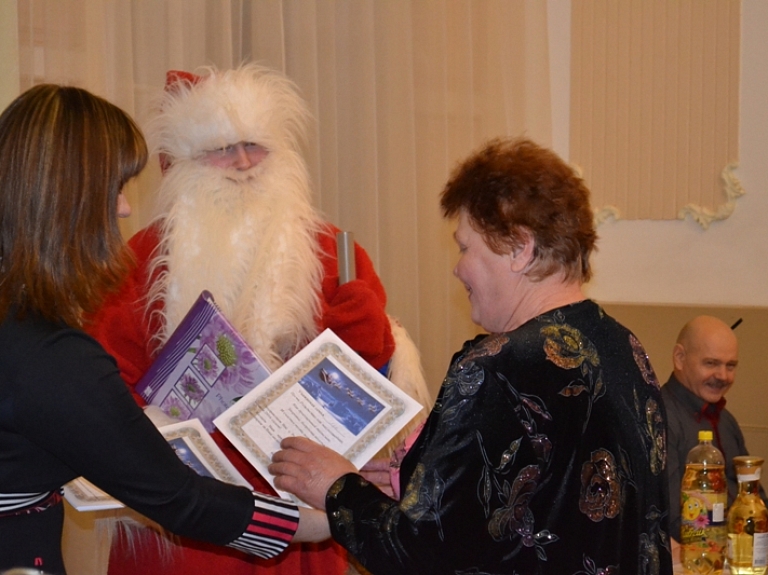 Vecsalienā godina zemniekus

