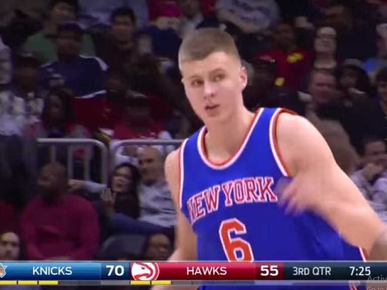 Porziņģis tomēr sakrāj "double-double" un palīdz "Knicks" izcīnīt uzvaru

