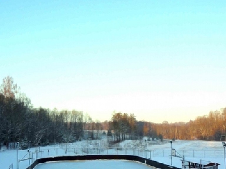 Dagdā atvērta slidotava

