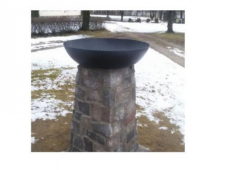 Krustpils novada Medņos uzstādīta āra lāpa

