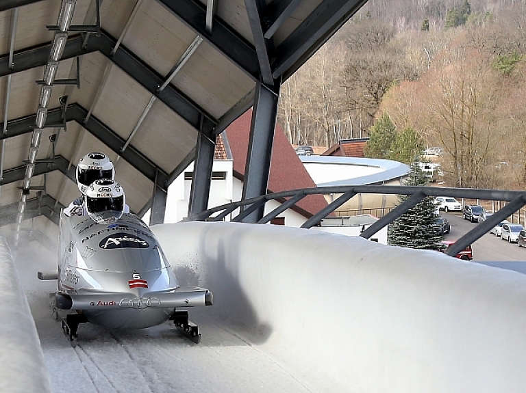 Latvijas bobsleja izlase bez līdera Melbārža PK posmā Leikplesidā aizvada divnieku sacensības


