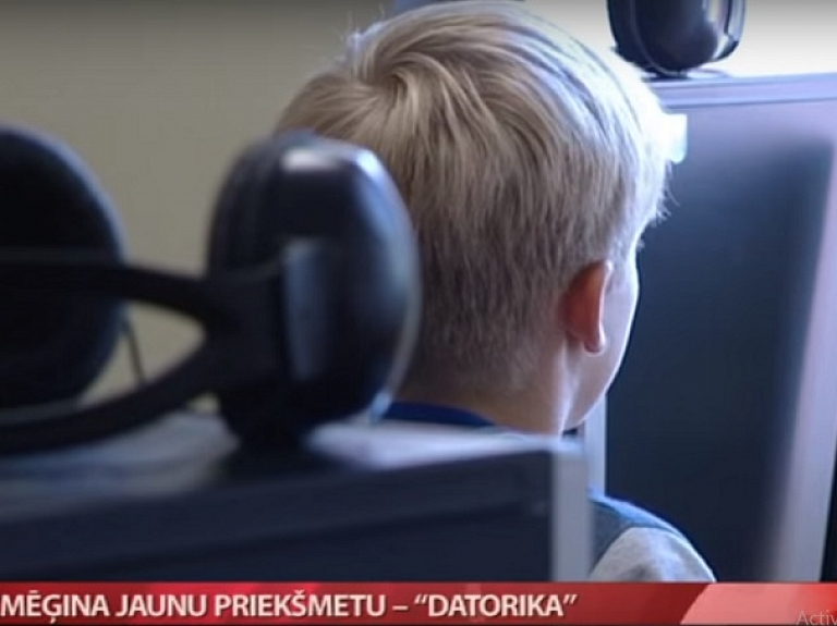 Skolās izmēģina jaunu priekšmetu – "Datorika" 