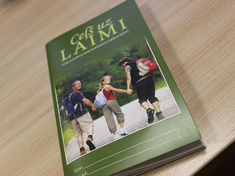 Naukšēnu novada vidusskola: "Laimes kalve" lekcijas laikā nekāda kaitnieciska darbība uz skolēniem nav izdarīta

