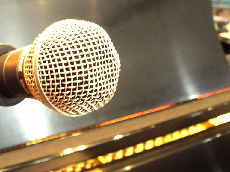 Latvijas estrādes dziesmu izpildītāji aicināti piedalīties konkursā

