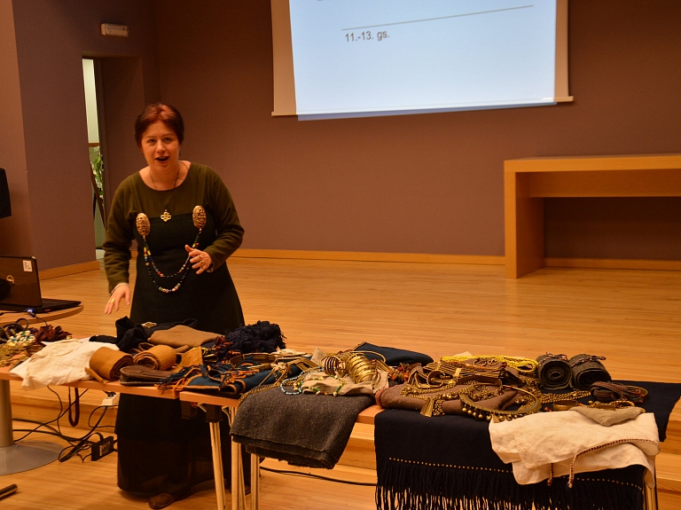 Ādažos aizvadīts ceļojums pa Latvijas teritorijā dzīvojošo latgaļu, lībiešu un zemgaļu pēdām

