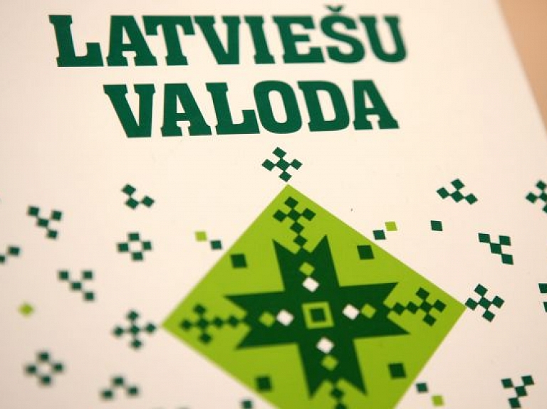 Publiskajā telpā aizvien biežāk lieto latviešu valodu

