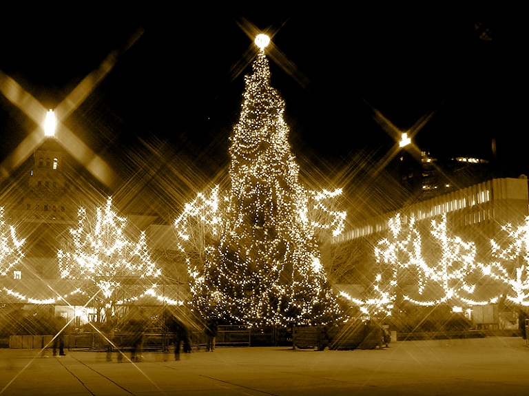 Krāslavieši rotājot savus namus, košāku padara arī pilsētu

