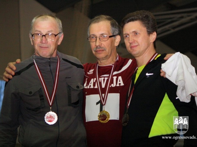 Ogres novada vieglatlētiem piecas medaļas veterānu čempionātā