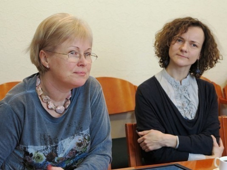 Dobeles pašvaldībā viesojas Imanta Ziedoņa fonda "Viegli" pārstāves

