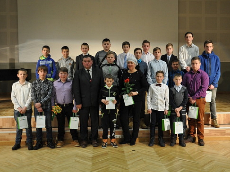 Apbalvo jaunos Jelgavas novada sportistus 