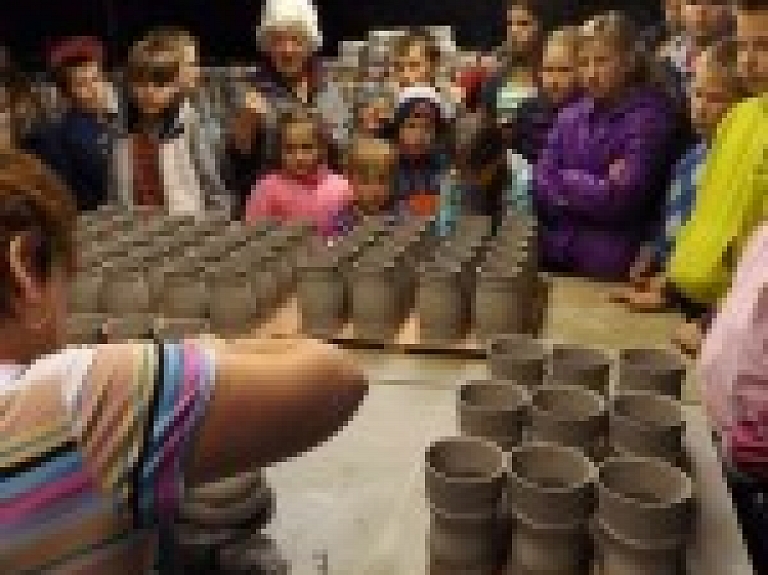 Aglonā veiksmīgi īsteno projektu "Tu esi viens no mums"

