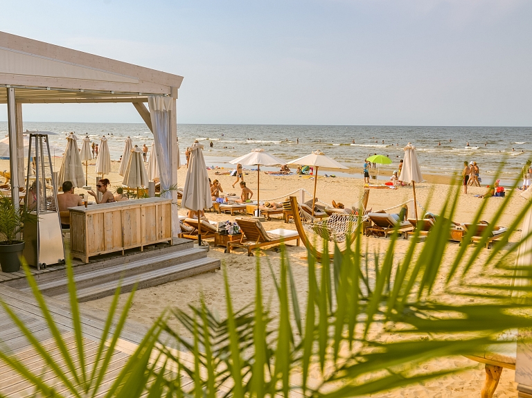 Jūrmalas pludmales nogabalu nomas tiesību izsolei pieteikušies 32 pretendenti

