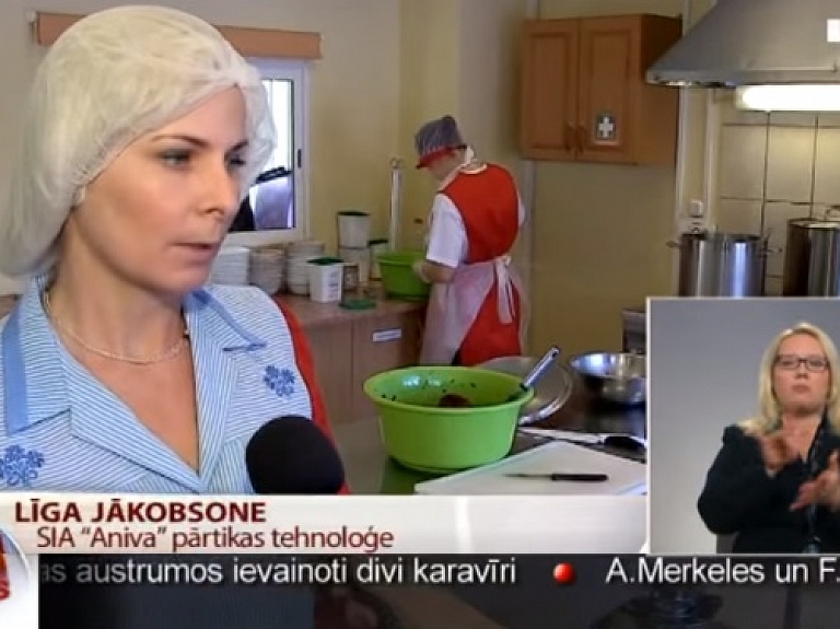 Pansionātu iemītnieki sāli pērk veikalā

