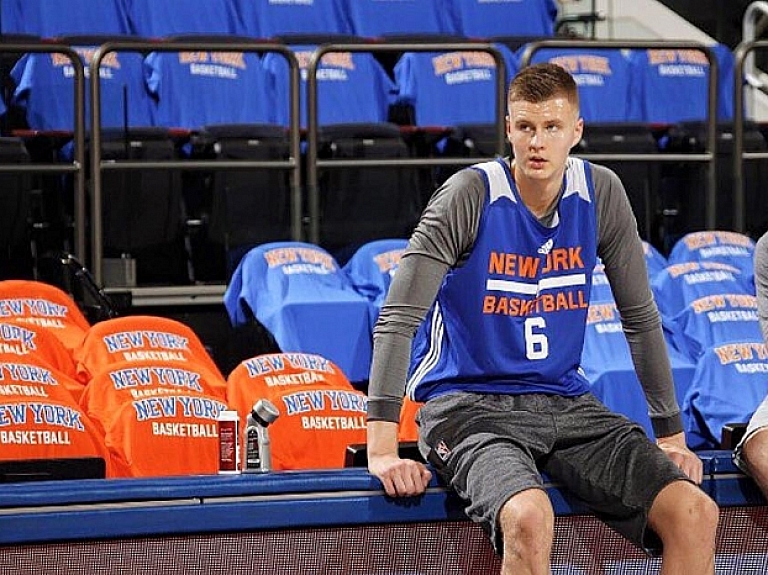 Porziņģim lieliska pirmā ceturtdaļa un 17 punkti "Knicks" zaudējumā "Grizzlies" basketbolistiem

