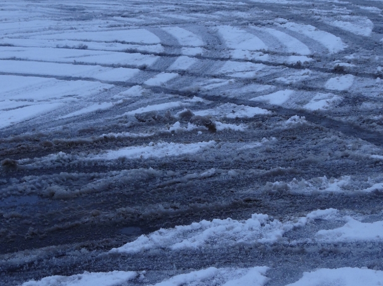 Jelgavas virzienā apgrūtināti braukšanas apstākļi